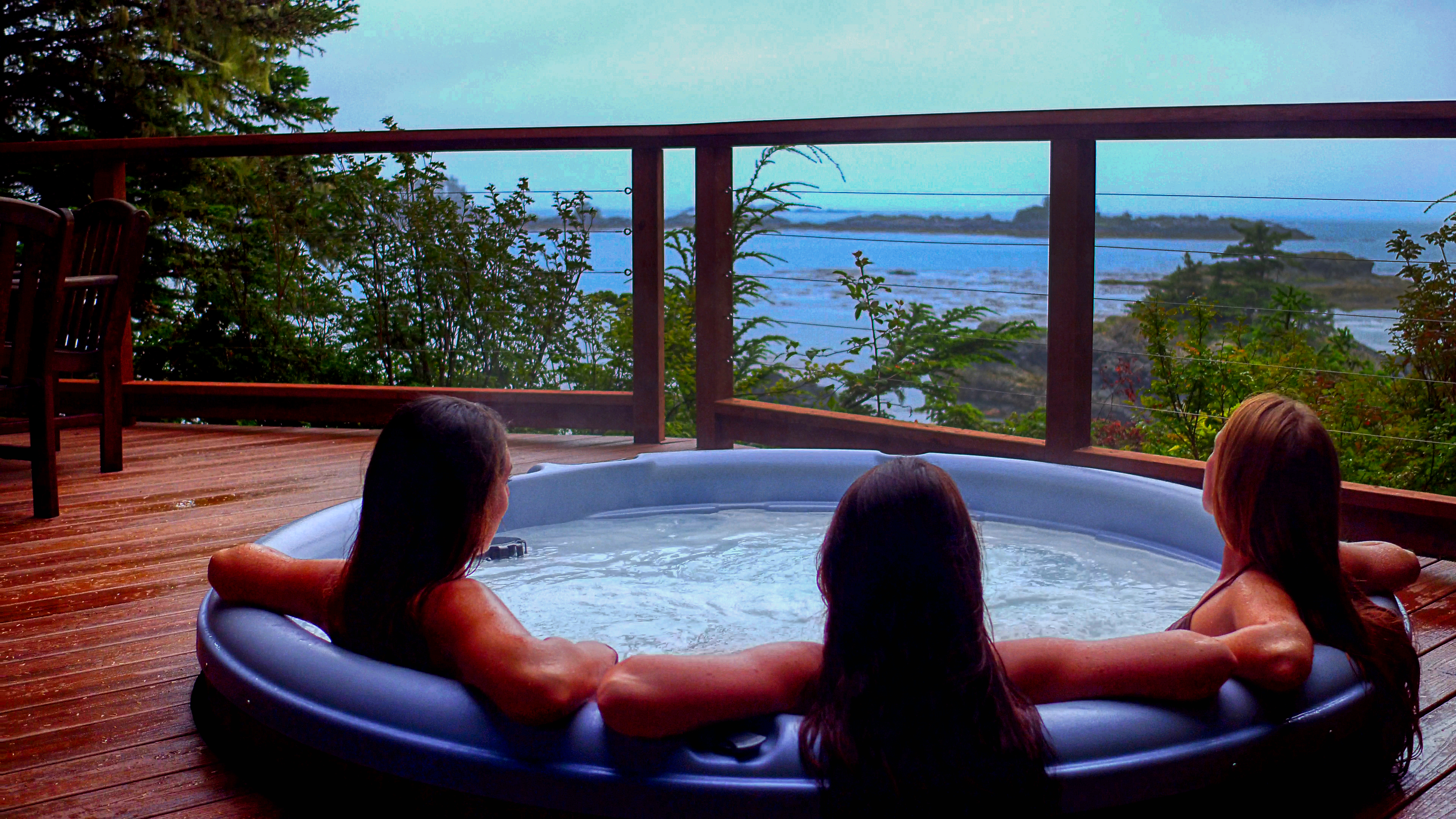 Alaska luxury fishing trip private hot tub